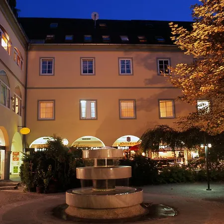 Goldener Brunnen 克拉根福