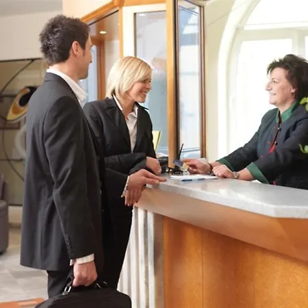 Goldener Brunnen Klagenfurt am Woerthersee